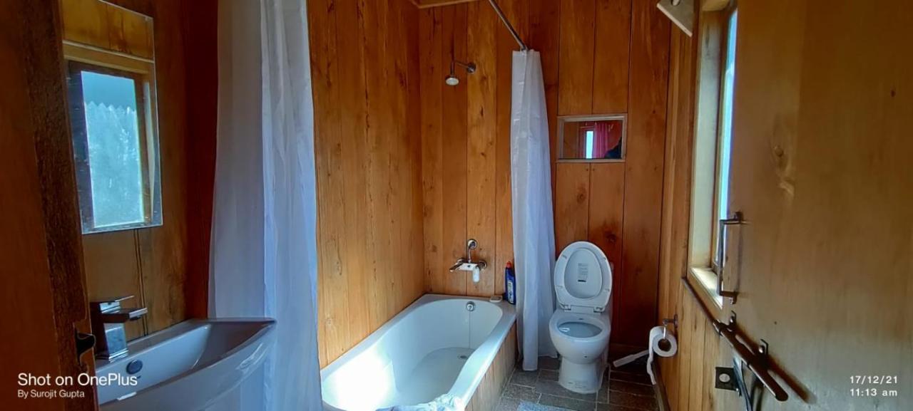 Log Cabin In The Woods Bed & Breakfast Gangtok Bagian luar foto